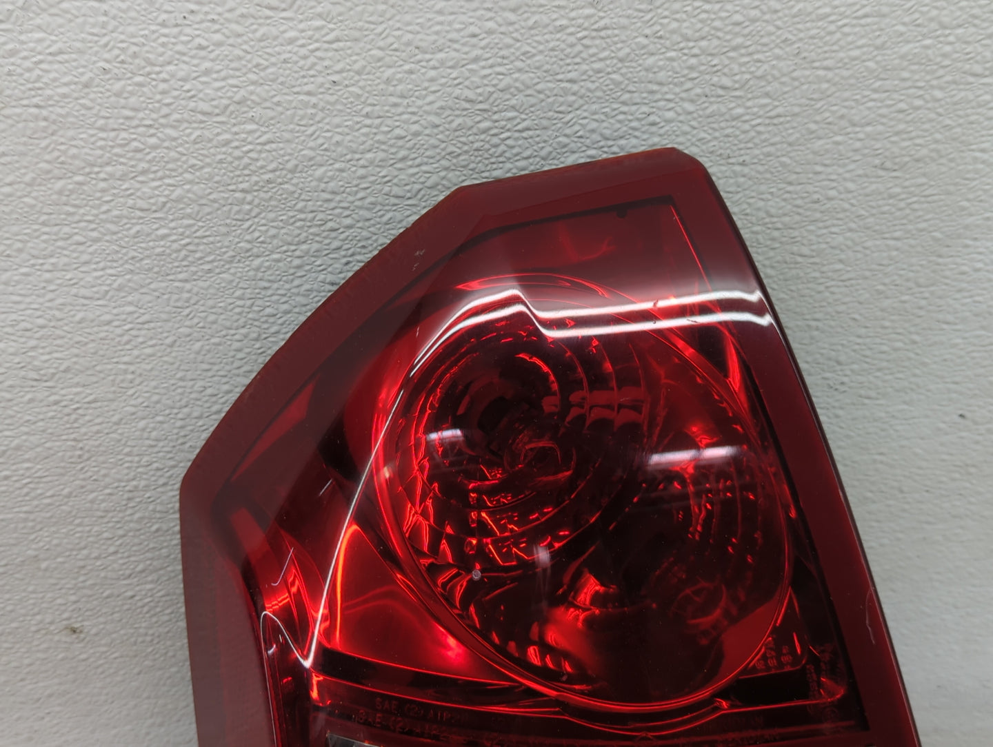 2005-2007 Chrysler 300 Tail Light Assembly Driver Left OEM P/N:4805853AD Fits Fits 2005 2006 2007 OEM Used Auto Parts - Oemu