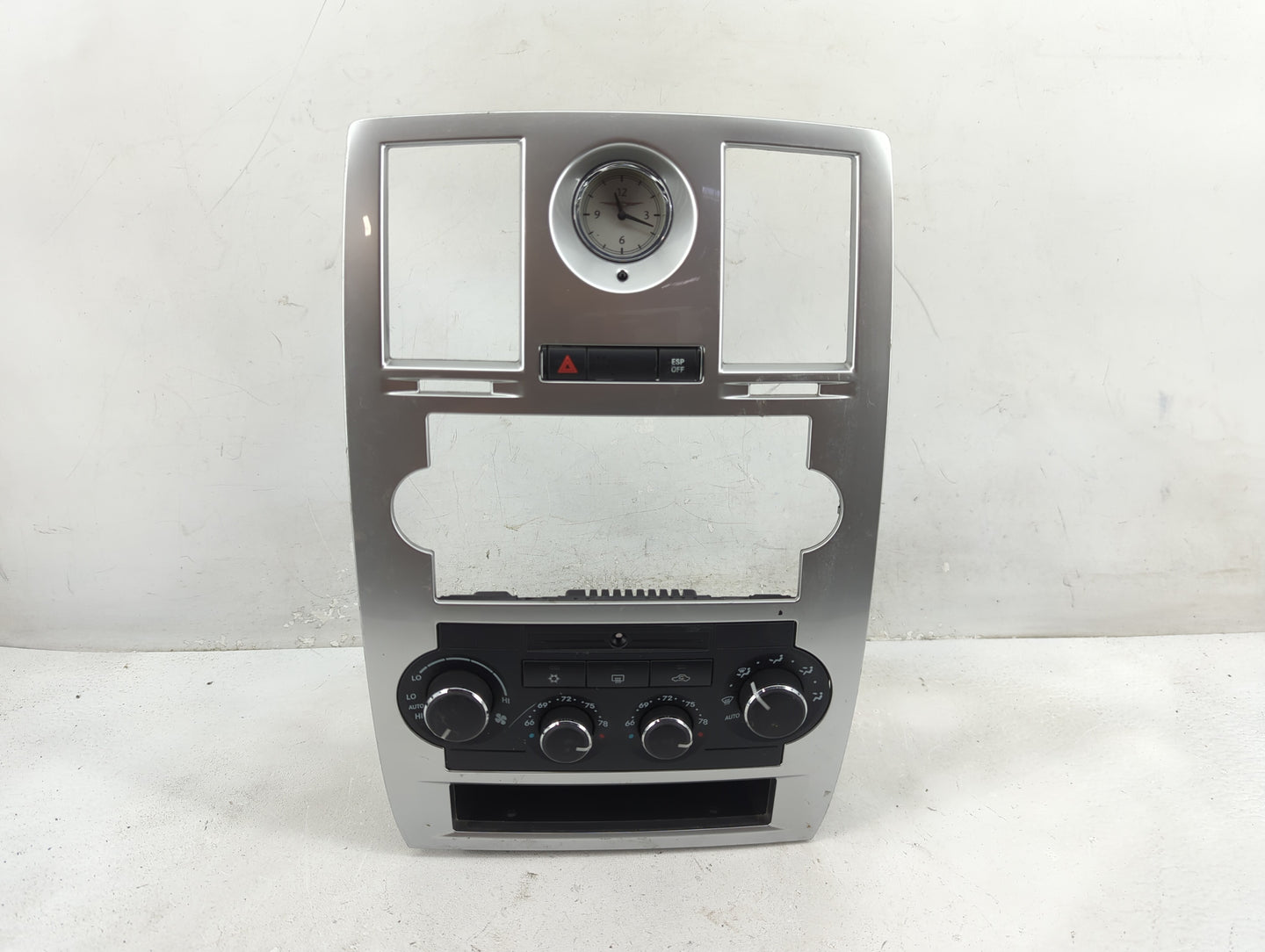 2005-2007 Chrysler 300 Climate Control Module Temperature AC/Heater Replacement P/N:P55111030AB P55111030AC Fits OEM Used Au