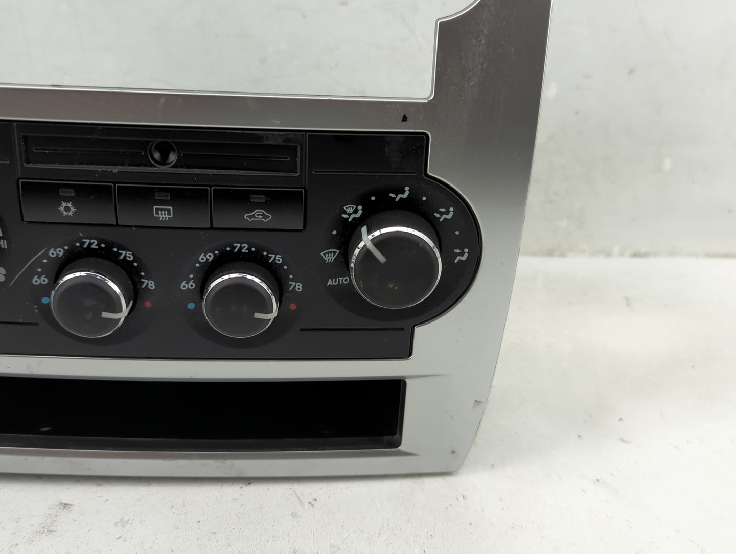 2005-2007 Chrysler 300 Climate Control Module Temperature AC/Heater Replacement P/N:P55111030AB P55111030AC Fits OEM Used Au