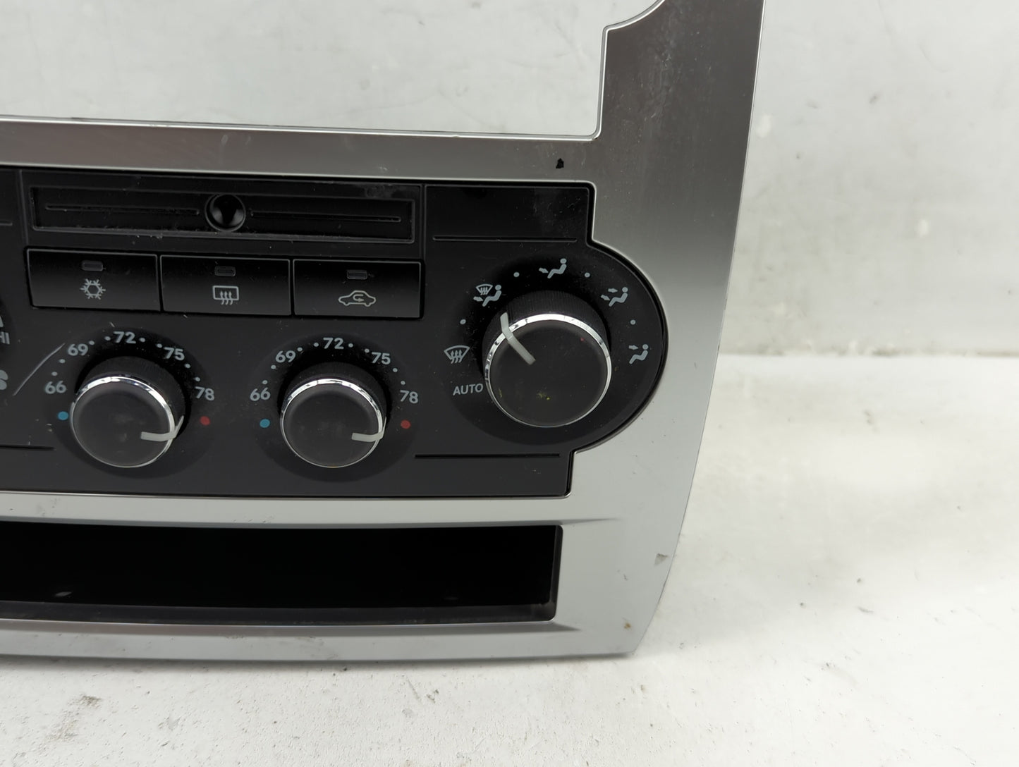2005-2007 Chrysler 300 Climate Control Module Temperature AC/Heater Replacement P/N:P55111030AB P55111030AC Fits OEM Used Au