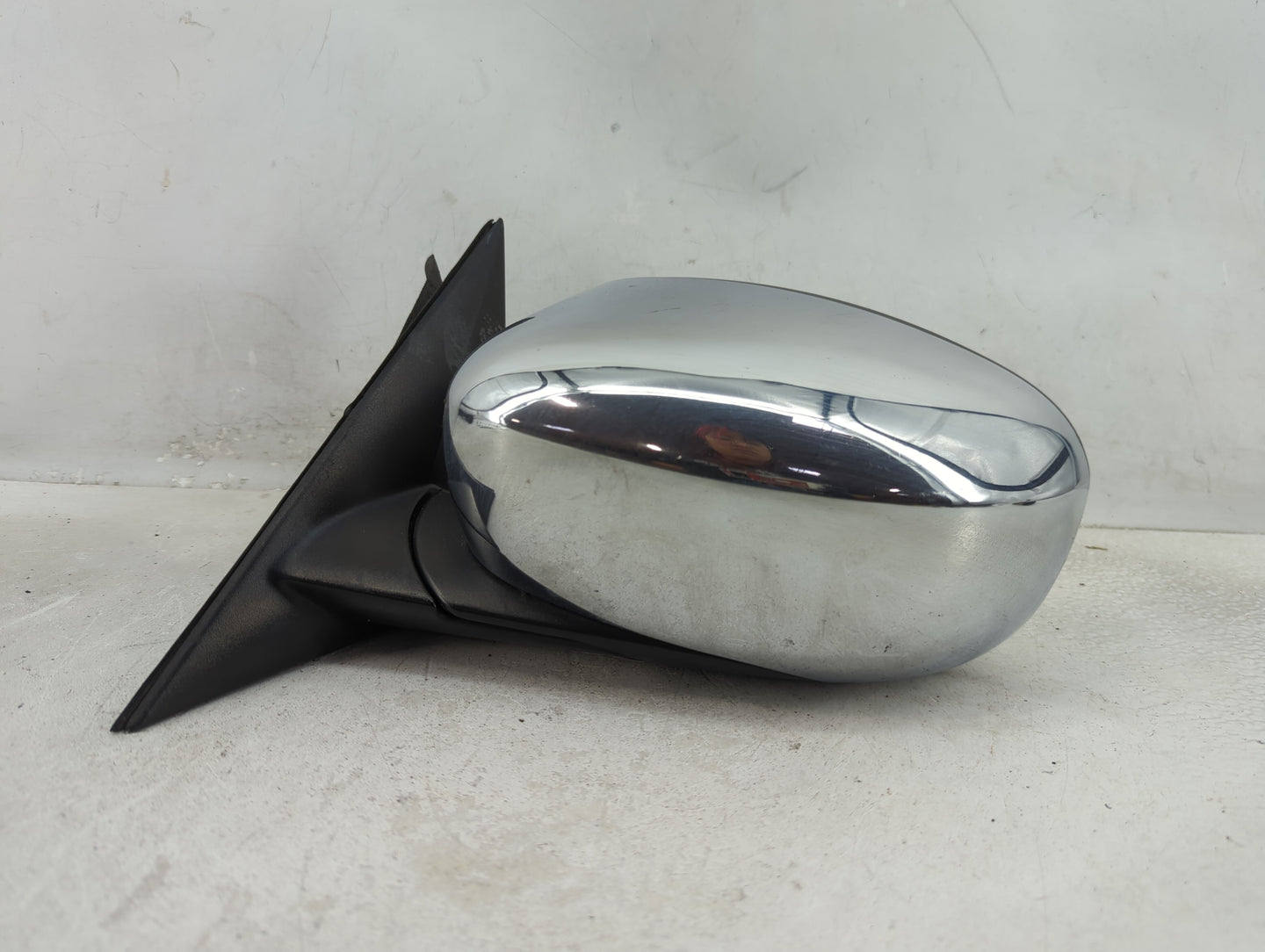 2005-2010 Chrysler 300 Driver Side View Mirror - Left Door Mirror OEM Used - Oemusedautoparts1.com