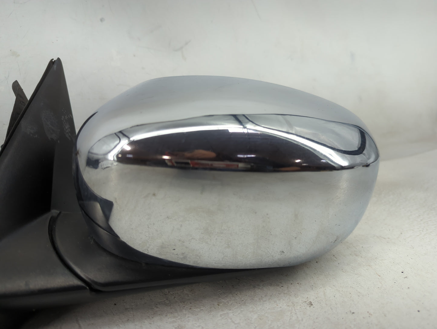 2005-2010 Chrysler 300 Driver Side View Mirror - Left Door Mirror OEM Used - Oemusedautoparts1.com
