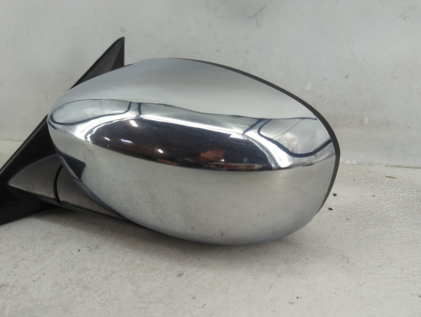 2005-2010 Chrysler 300 Driver Side View Mirror - Left Door Mirror OEM Used - Oemusedautoparts1.com