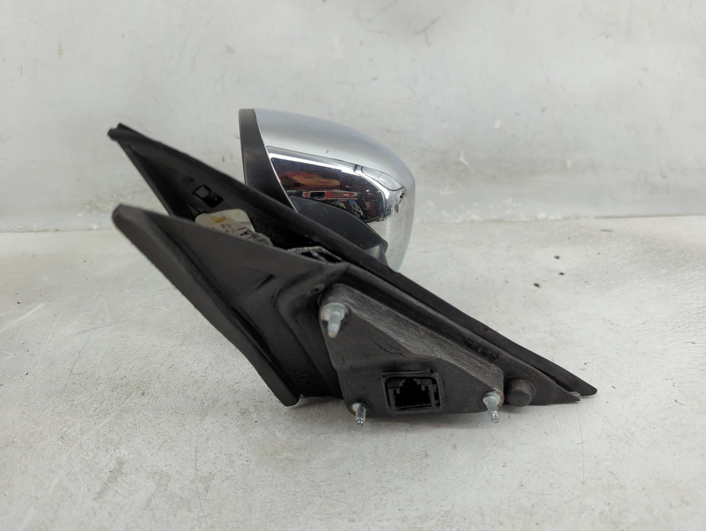 2005-2010 Chrysler 300 Driver Side View Mirror - Left Door Mirror OEM Used - Oemusedautoparts1.com