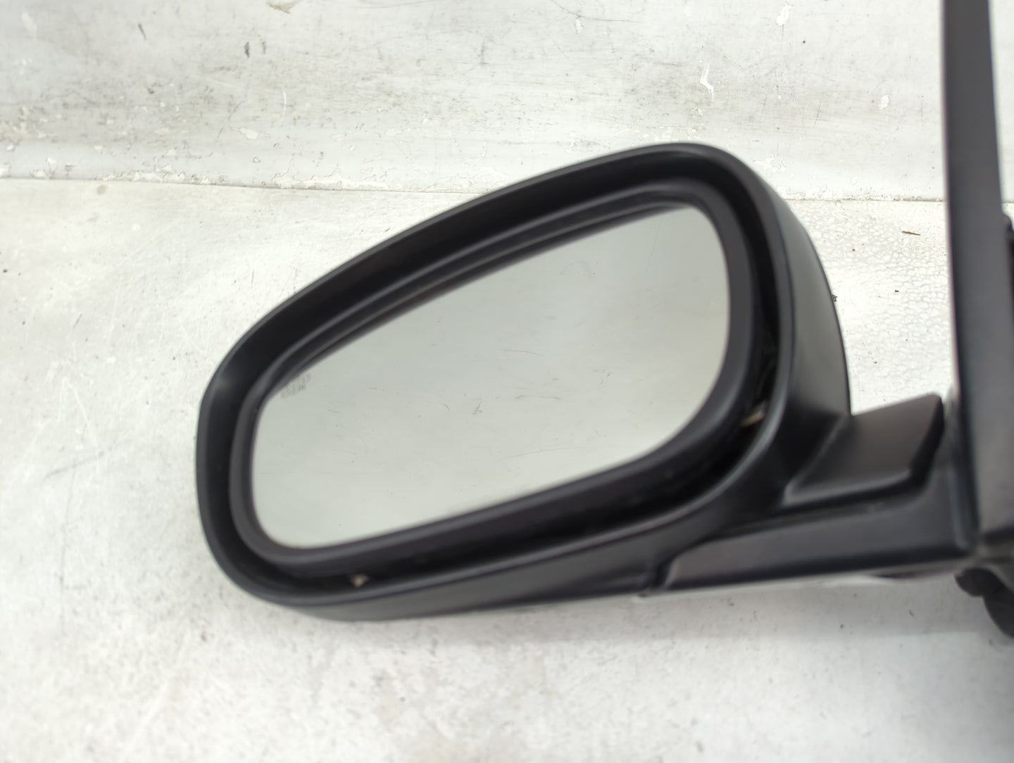 2005-2010 Chrysler 300 Driver Side View Mirror - Left Door Mirror OEM Used - Oemusedautoparts1.com