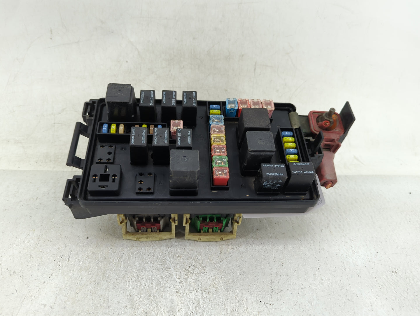 2006-2007 Chrysler 300 Fusebox Fuse Box Panel Relay Module P/N:7140-1914-30 Fits Fits 2006 2007 OEM Used Auto Parts - Oemuse