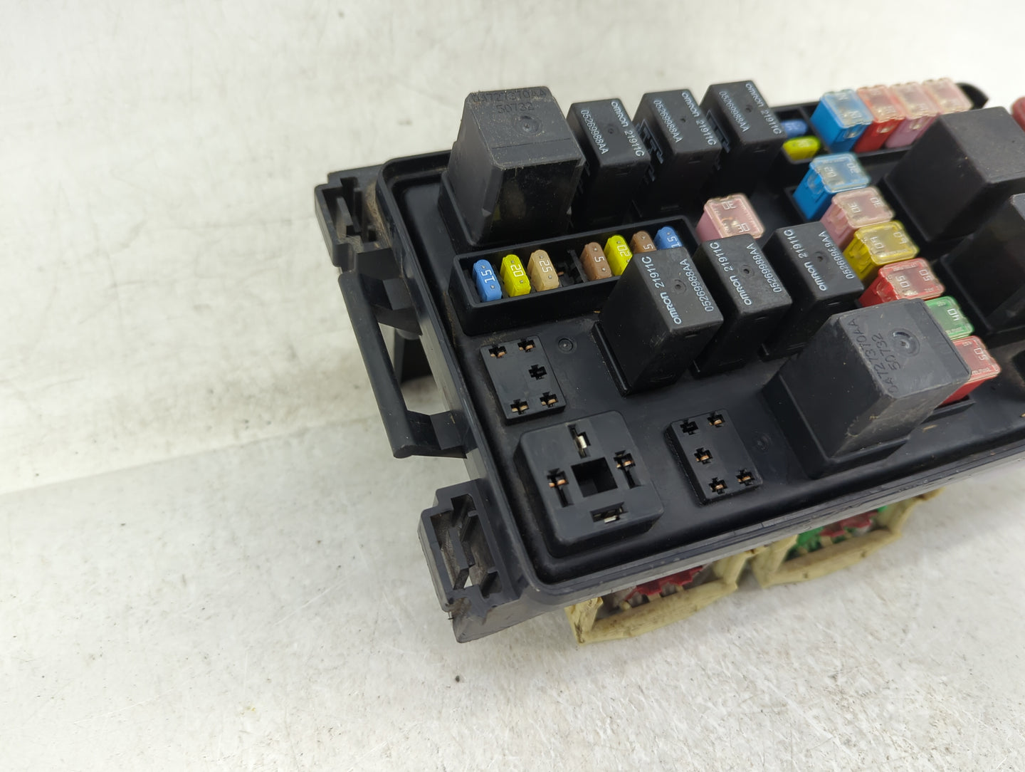 2006-2007 Chrysler 300 Fusebox Fuse Box Panel Relay Module P/N:7140-1914-30 Fits Fits 2006 2007 OEM Used Auto Parts - Oemuse