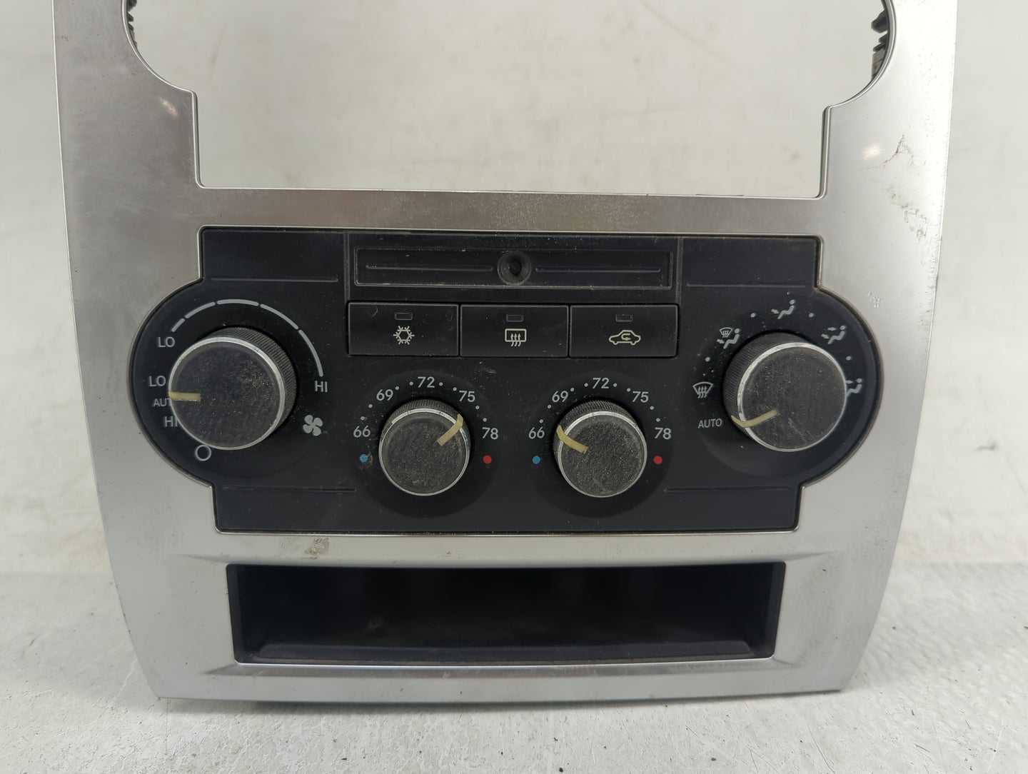 2005-2007 Chrysler 300 Climate Control Module Temperature AC/Heater Replacement P/N:P55111030AC Fits Fits 2005 2006 2007 OEM