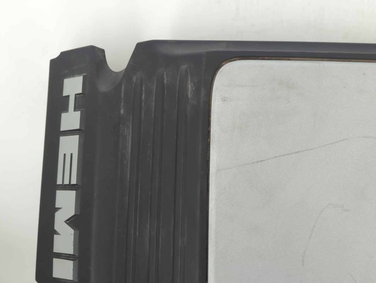 2006 Chrysler 300 Engine Cover - Oemusedautoparts1.com