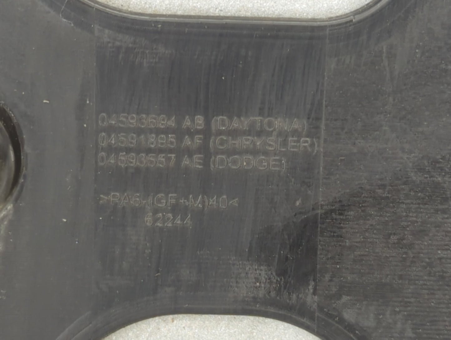 2006 Chrysler 300 Engine Cover - Oemusedautoparts1.com
