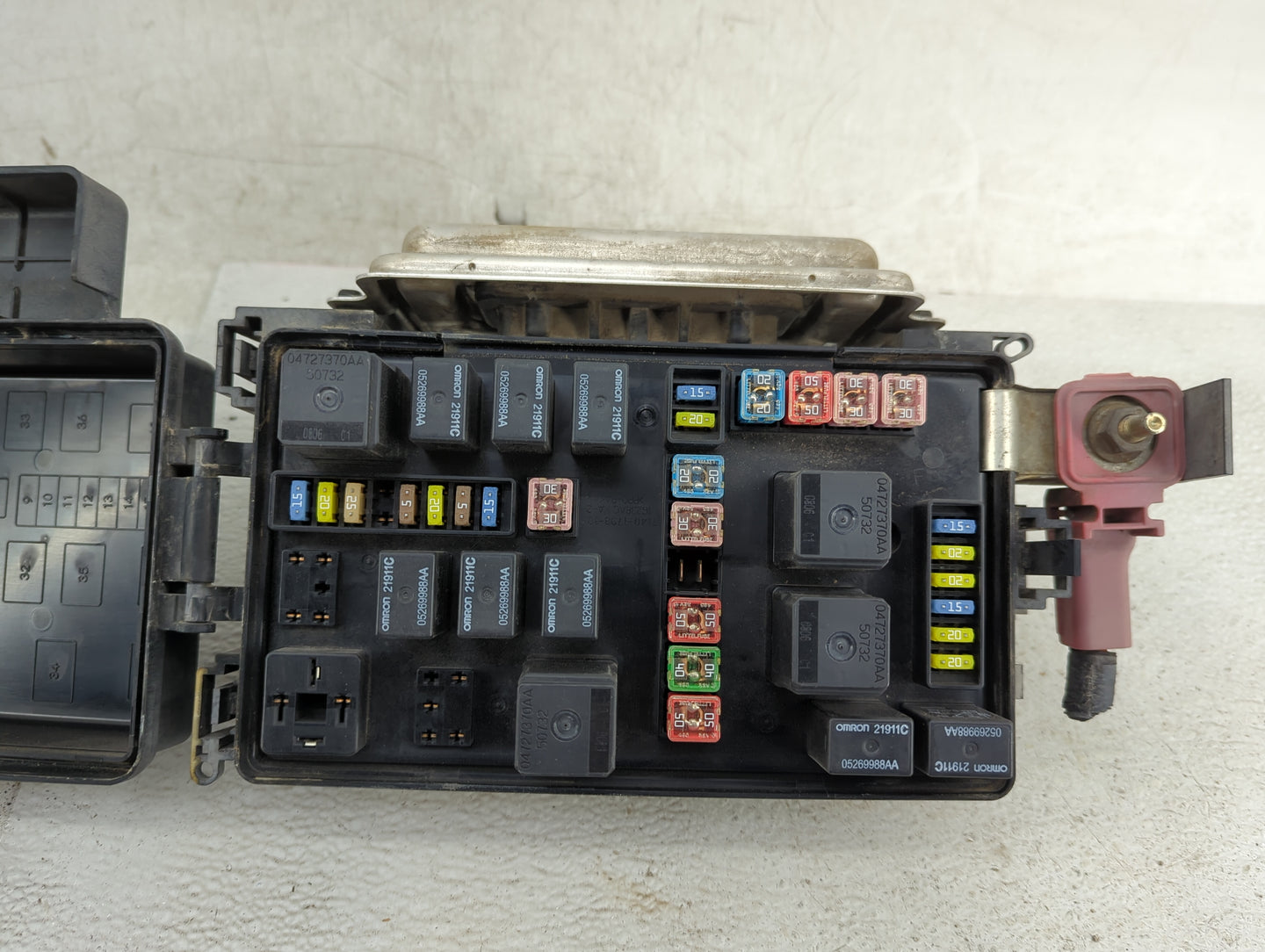 2006-2007 Chrysler 300 Fusebox Fuse Box Panel Relay Module P/N:P04692028AL 16238AC, TNCEH103609188, 04727370AA Fits Fits 200