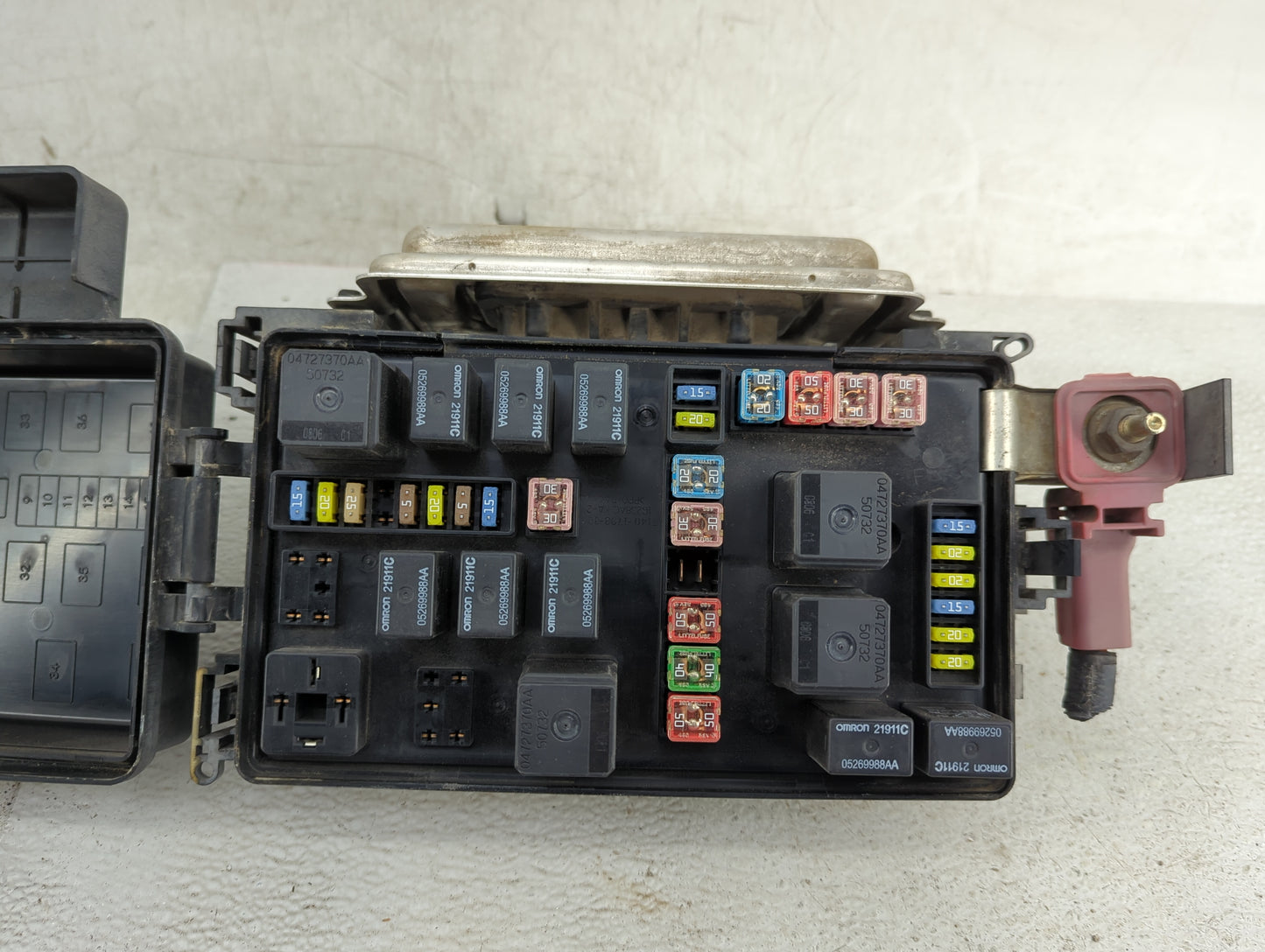 2006-2007 Chrysler 300 Fusebox Fuse Box Panel Relay Module P/N:P04692028AL 16238AC, TNCEH103609188, 04727370AA Fits Fits 200
