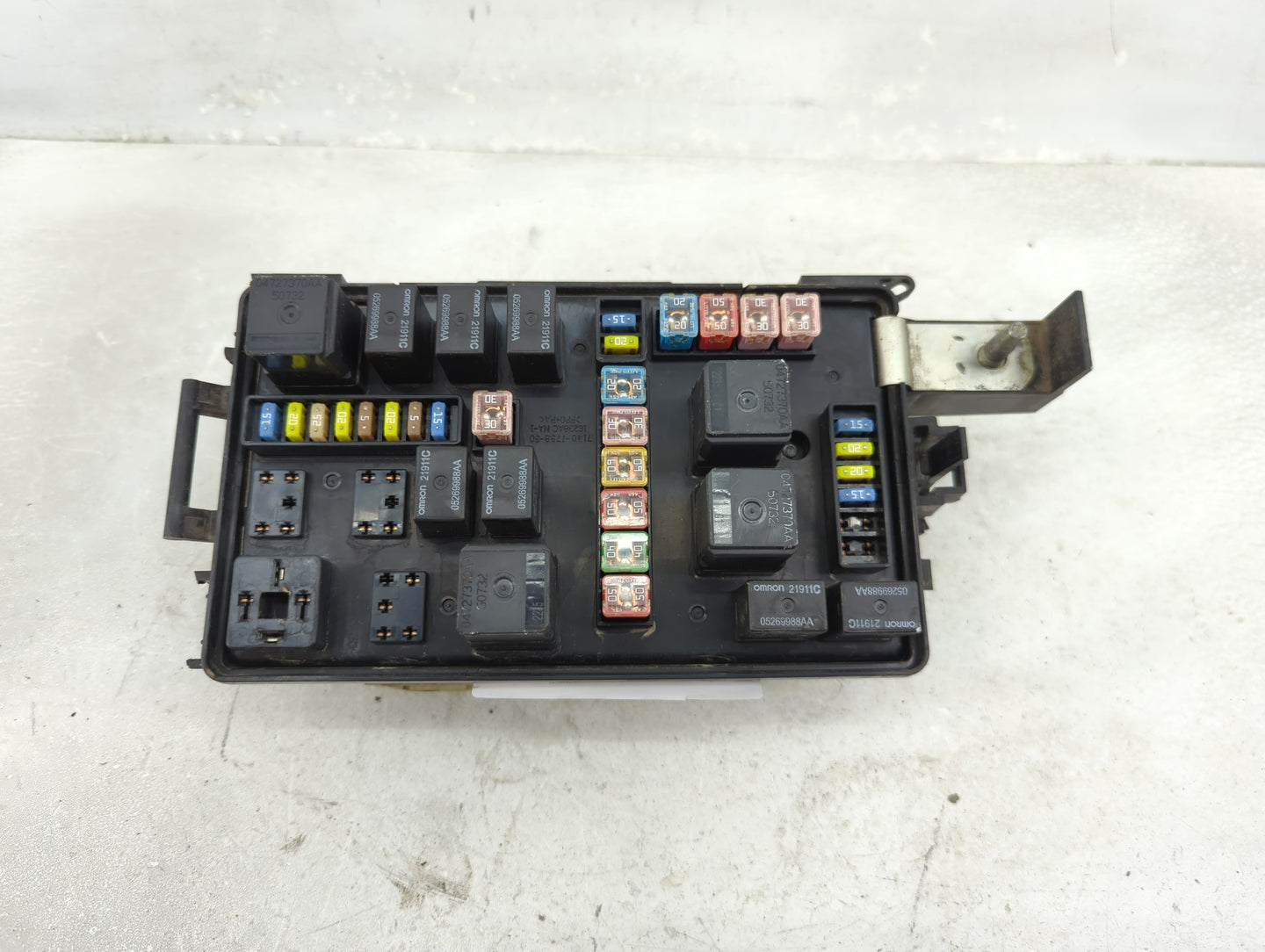 2006-2007 Chrysler 300 Fusebox Fuse Box Panel Relay Module P/N:P04692031AI Fits Fits 2006 2007 OEM Used Auto Parts - Oemused