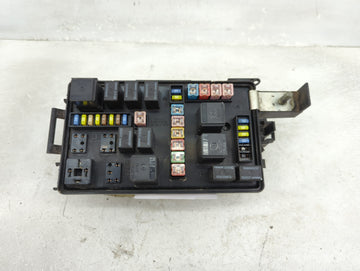 2006-2007 Chrysler 300 Fusebox Fuse Box Panel Relay Module P/N:P04692031AI Fits Fits 2006 2007 OEM Used Auto Parts - Oemused