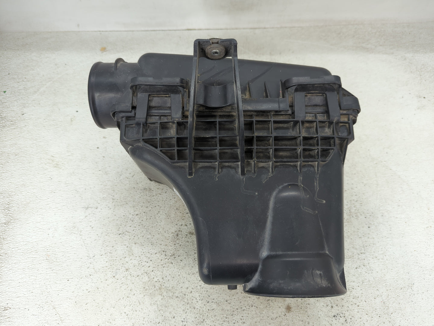 2005-2010 Chrysler 300 Air Cleaner Intake-duct Hose Tube - Oemusedautoparts1.com