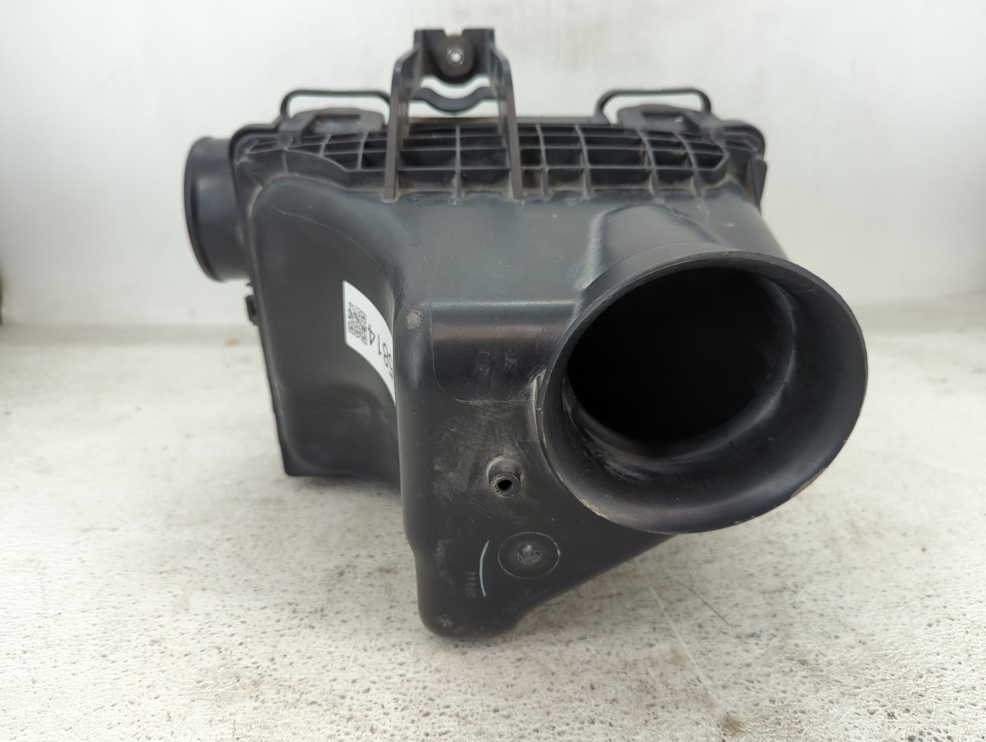 2005-2010 Chrysler 300 Air Cleaner Intake-duct Hose Tube - Oemusedautoparts1.com