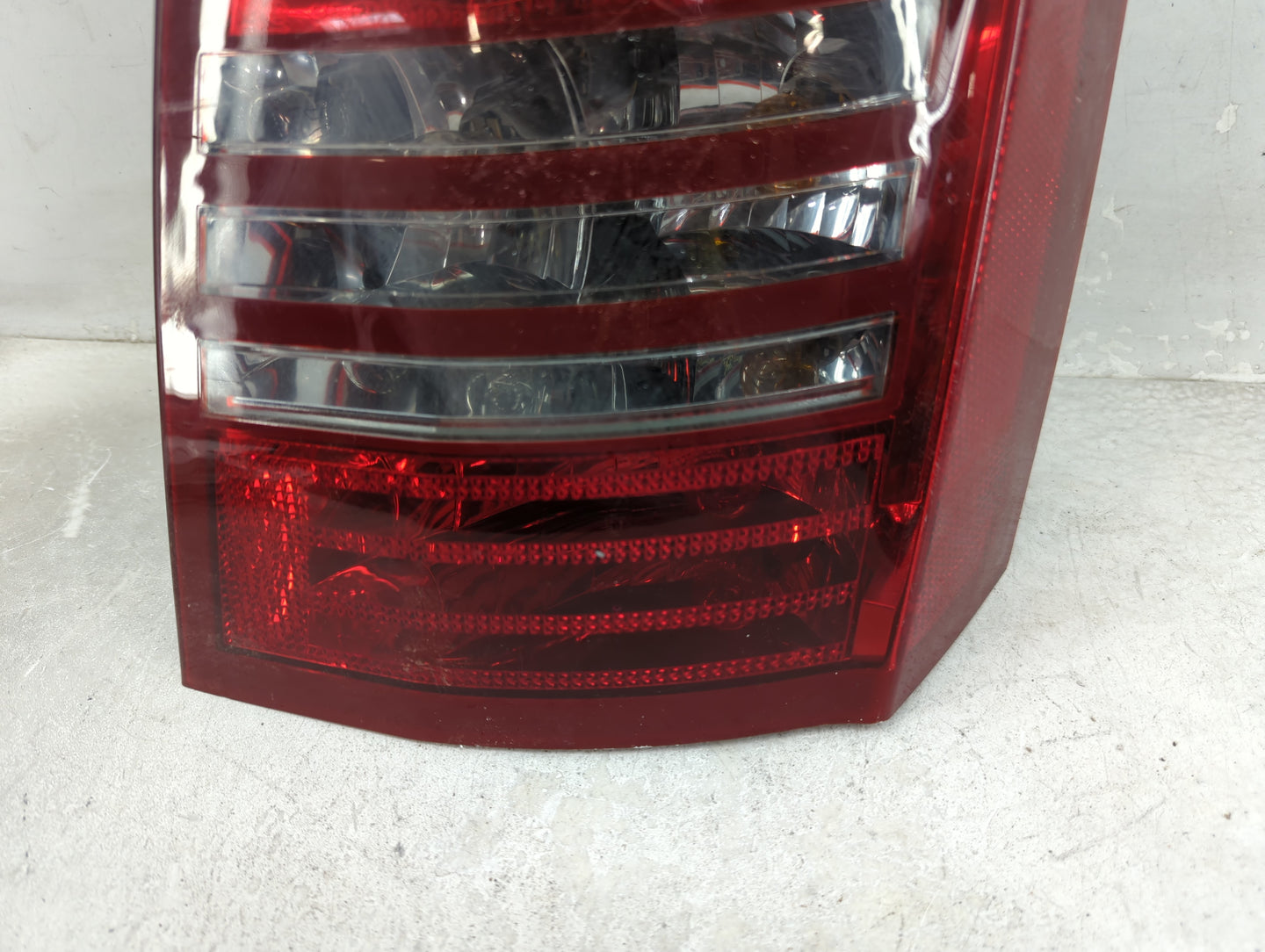 2005-2007 Chrysler 300 Tail Light Assembly Passenger Right OEM P/N:05059164AC Fits Fits 2005 2006 2007 OEM Used Auto Parts -