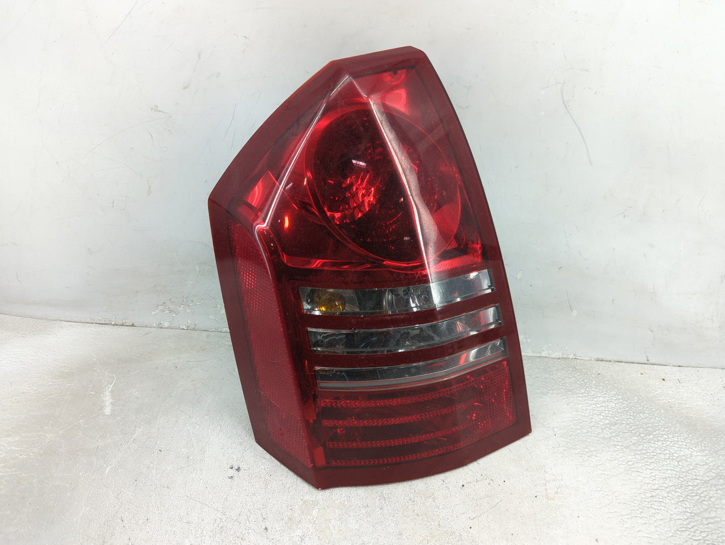 2006 Chrysler 300 Tail Light Assembly Driver Left OEM P/N:16238AT Fits OEM Used Auto Parts - Oemusedautoparts1.com