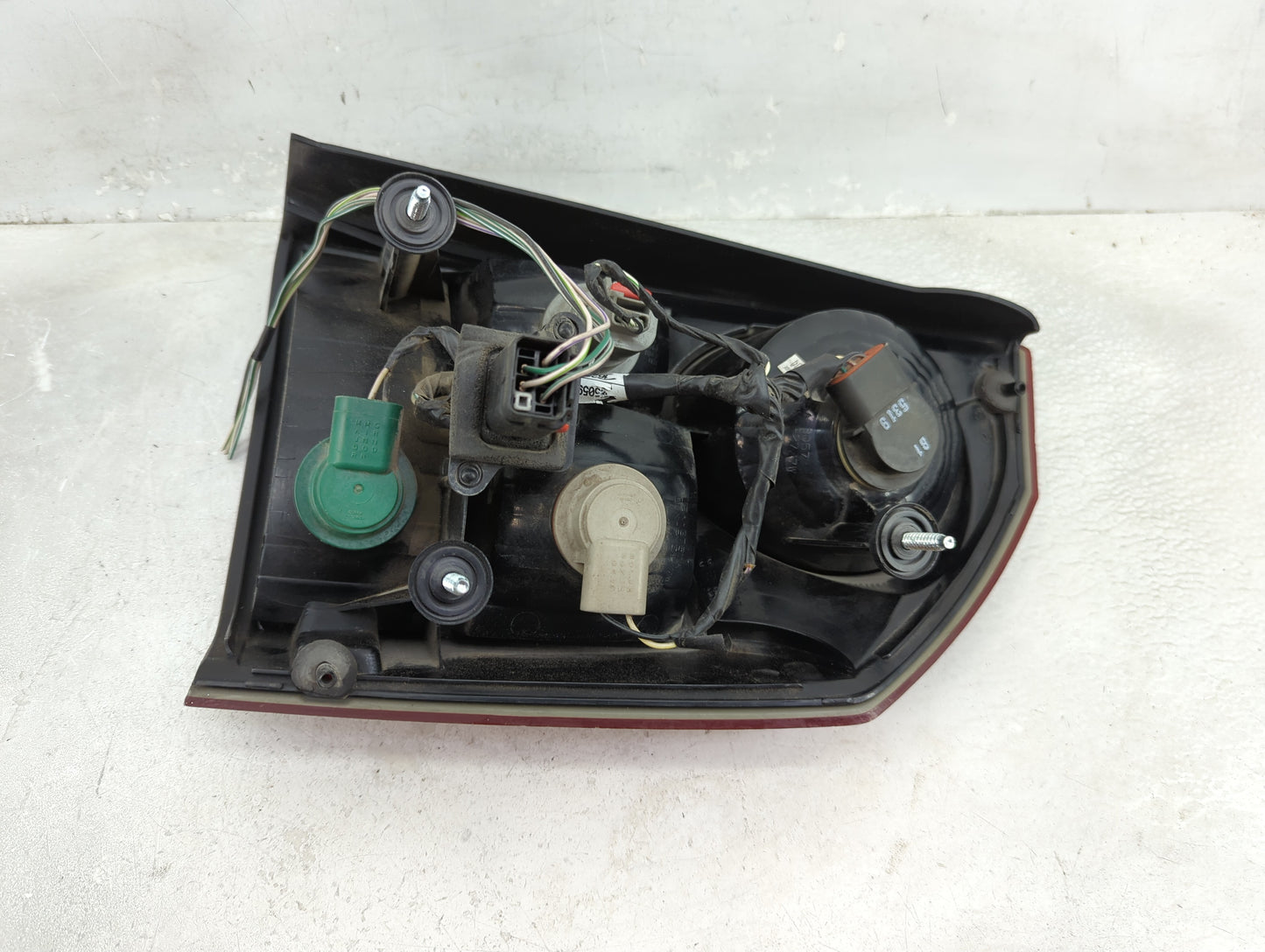 2006 Chrysler 300 Tail Light Assembly Driver Left OEM P/N:16238AT Fits OEM Used Auto Parts - Oemusedautoparts1.com