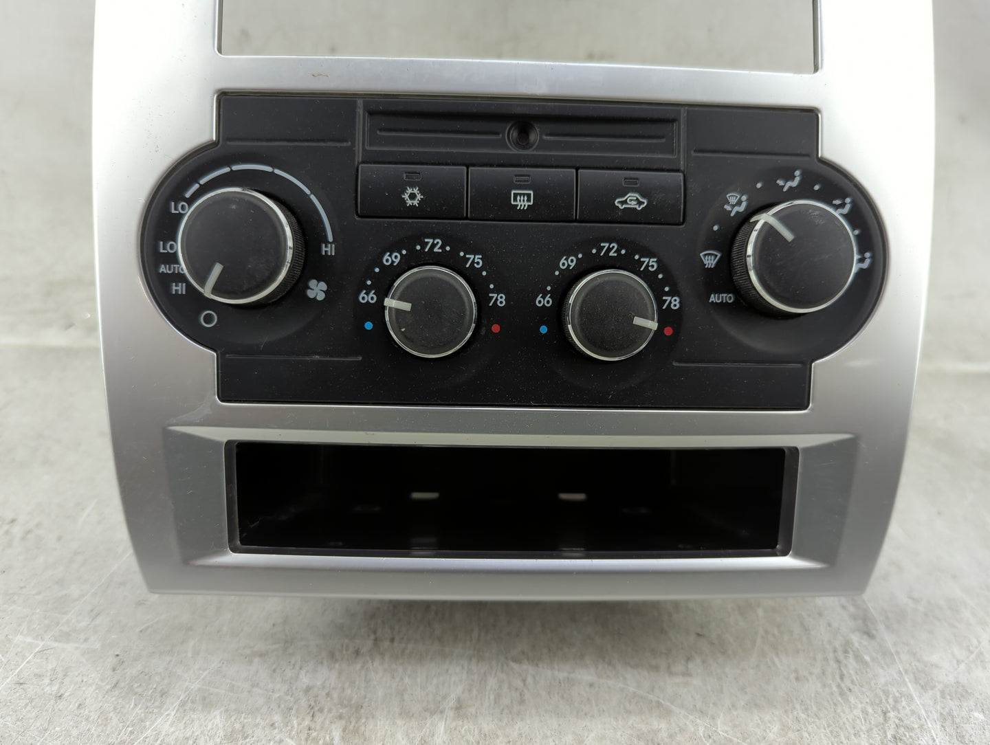 2005-2007 Chrysler 300 Climate Control Module Temperature AC/Heater Replacement P/N:P55111030AF Fits Fits 2005 2006 2007 OEM