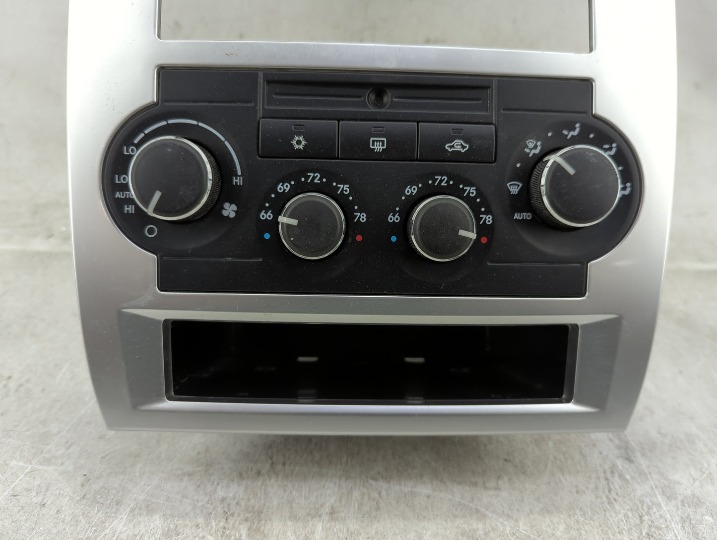 2005-2007 Chrysler 300 Climate Control Module Temperature AC/Heater Replacement P/N:P55111030AF Fits Fits 2005 2006 2007 OEM