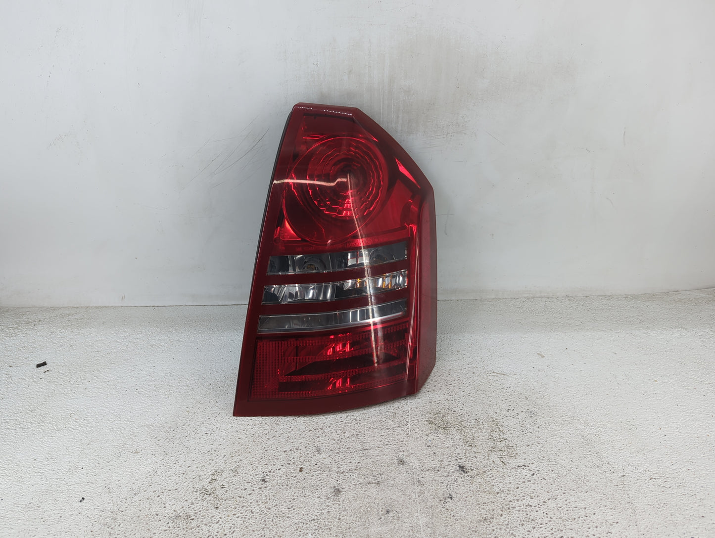 2005-2007 Chrysler 300 Tail Light Assembly Passenger Right OEM P/N:04805852AC Fits Fits 2005 2006 2007 OEM Used Auto Parts -