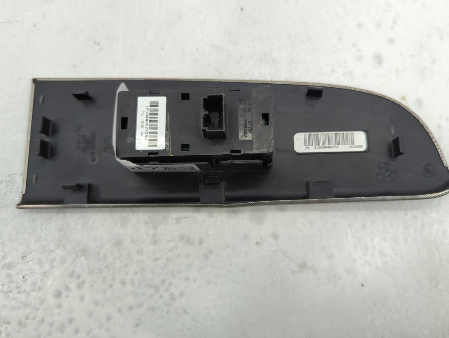 2006-2006 Chrysler 300 Driver Left Door Master Power Window Switch - Oemusedautoparts1.com