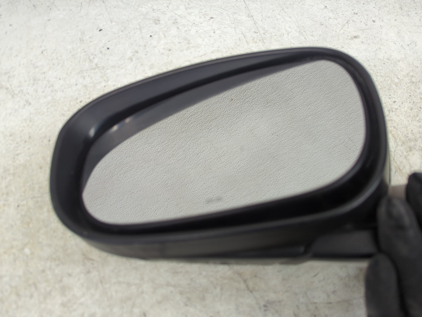 2006 Chrysler 300 Driver Side View Mirror - Left Door Mirror OEM Used - Oemusedautoparts1.com