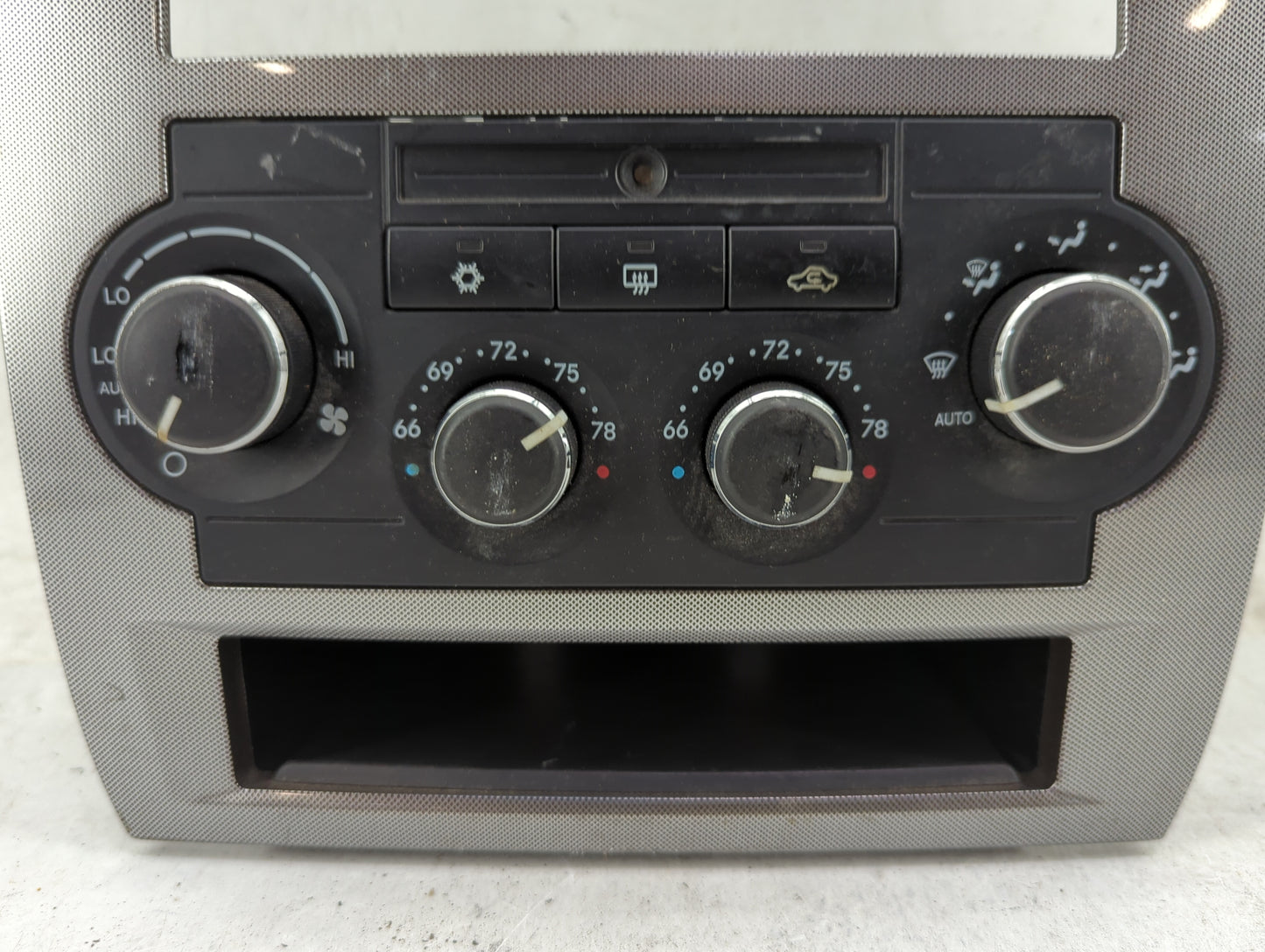 2005-2007 Chrysler 300 Climate Control Module Temperature AC/Heater Replacement P/N:P55111030AB Fits Fits 2005 2006 2007 OEM