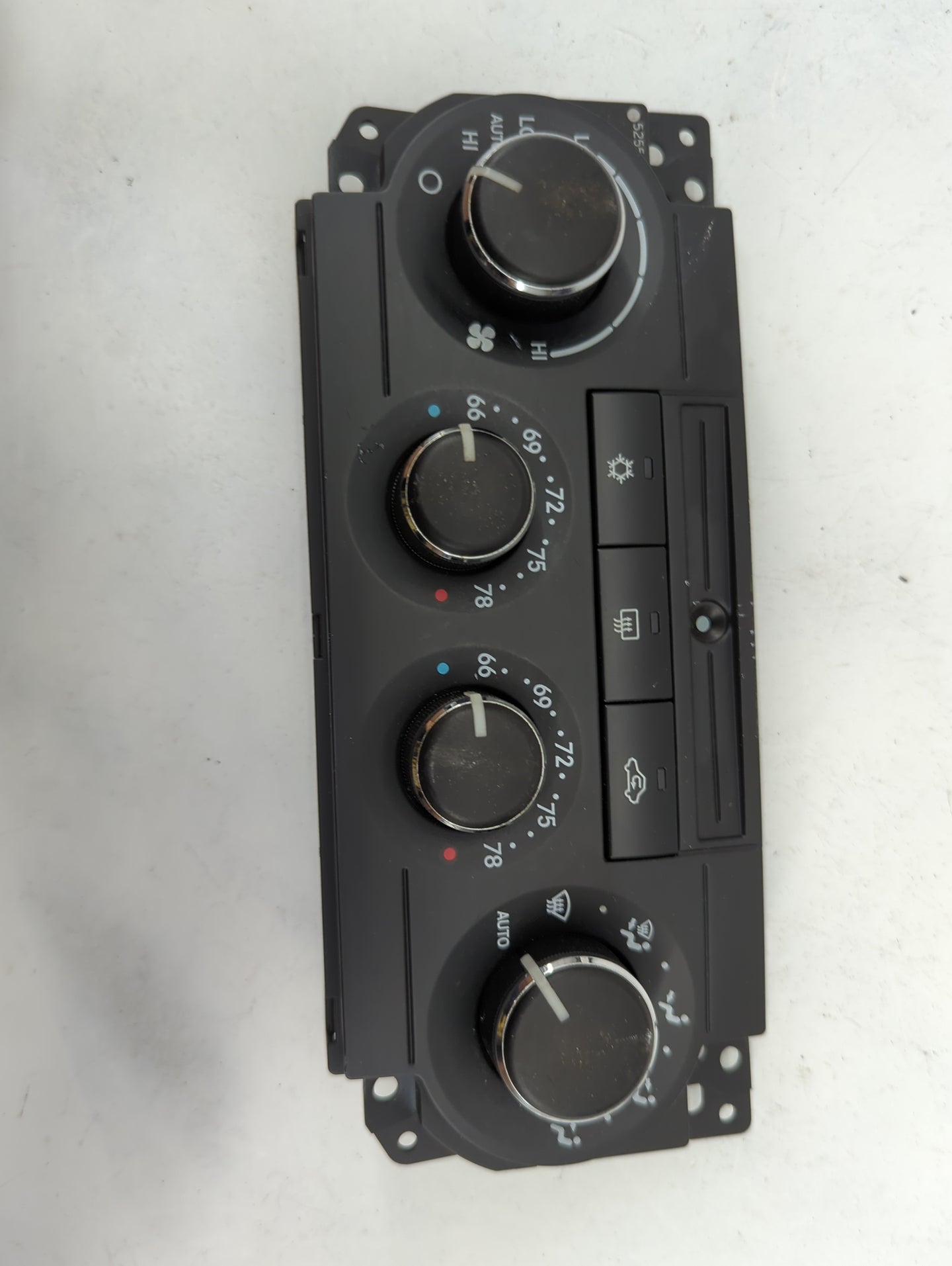 2005-2007 Chrysler 300 Climate Control Module Temperature AC/Heater Replacement P/N:P55111030AE Fits Fits 2005 2006 2007 OEM