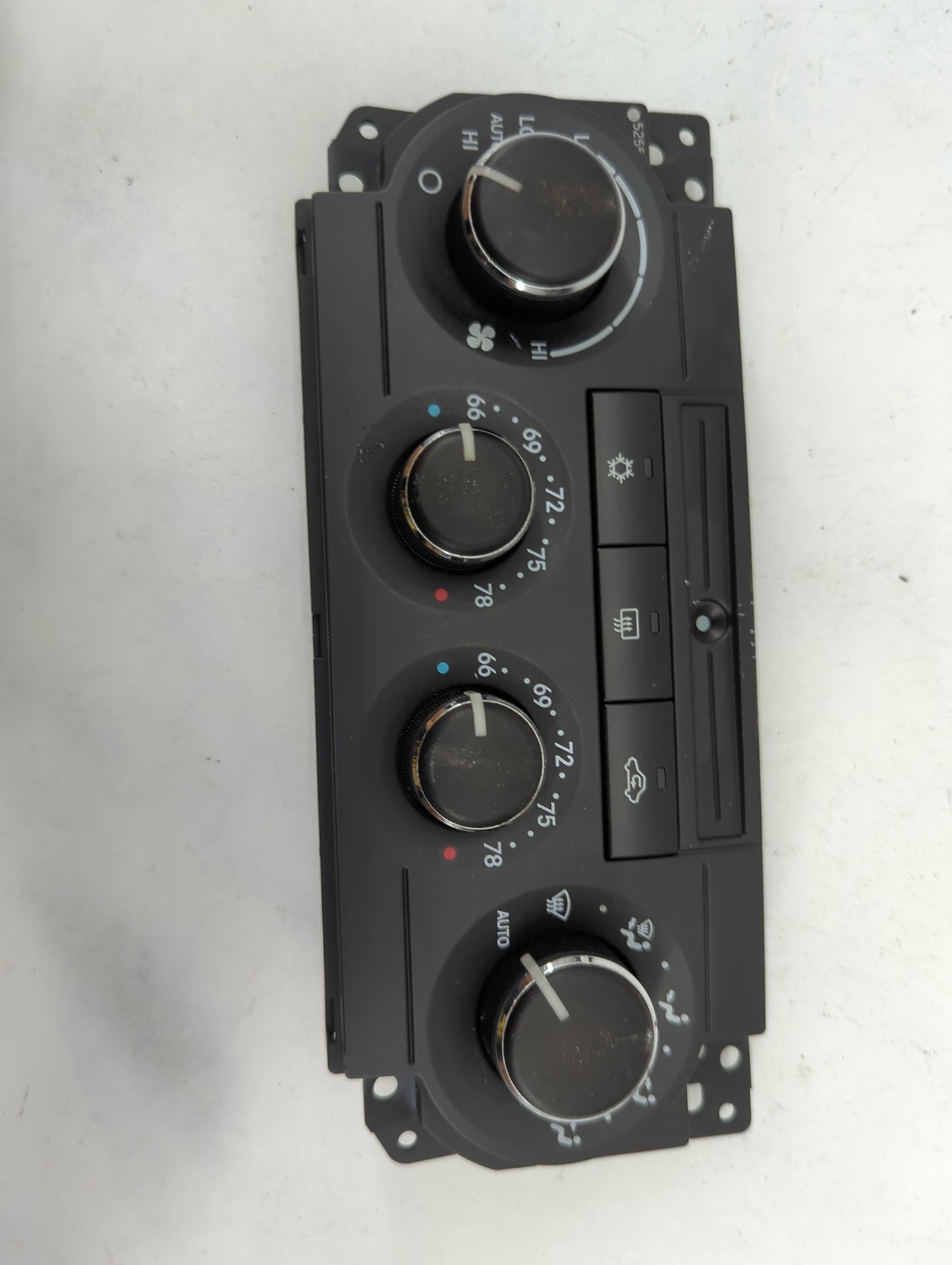 2005-2007 Chrysler 300 Climate Control Module Temperature AC/Heater Replacement P/N:P55111030AE Fits Fits 2005 2006 2007 OEM