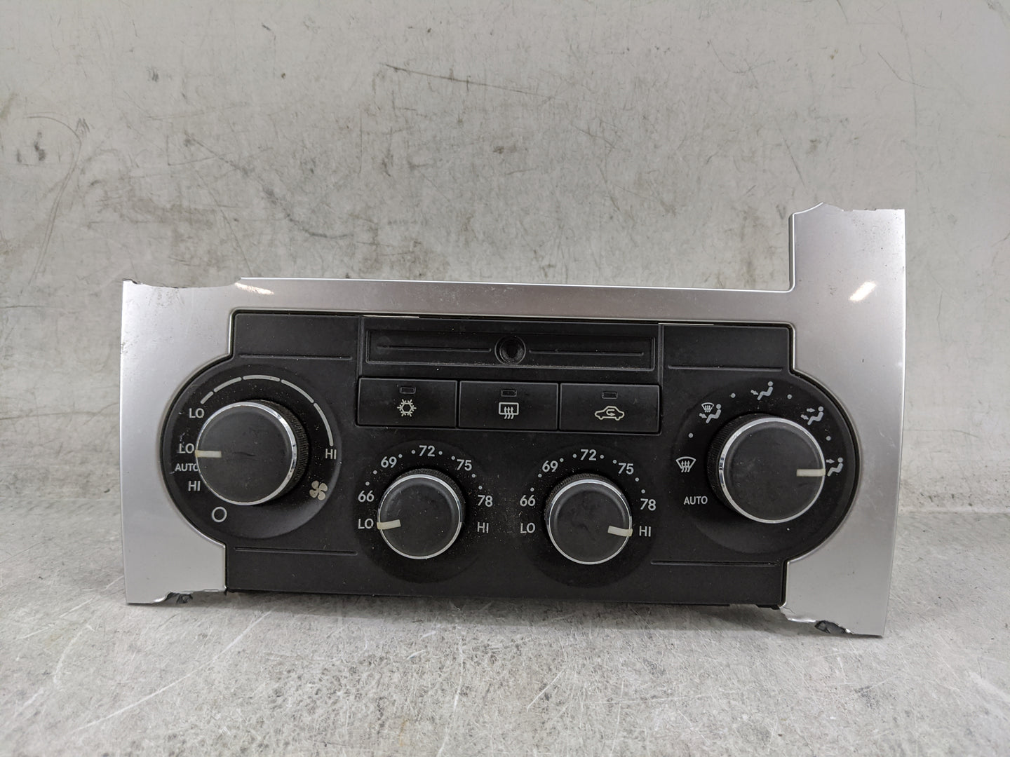 2005-2007 Chrysler 300 Climate Control Module Temperature AC/Heater Replacement P/N:P55111030AG P55111030AGA Fits OEM Used A
