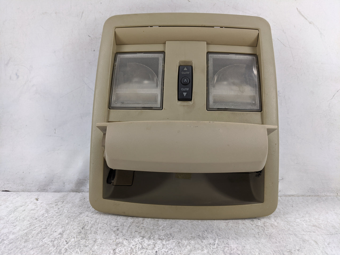 2006 Chrysler 300 Overhead Roof Console Tan - Oemusedautoparts1.com