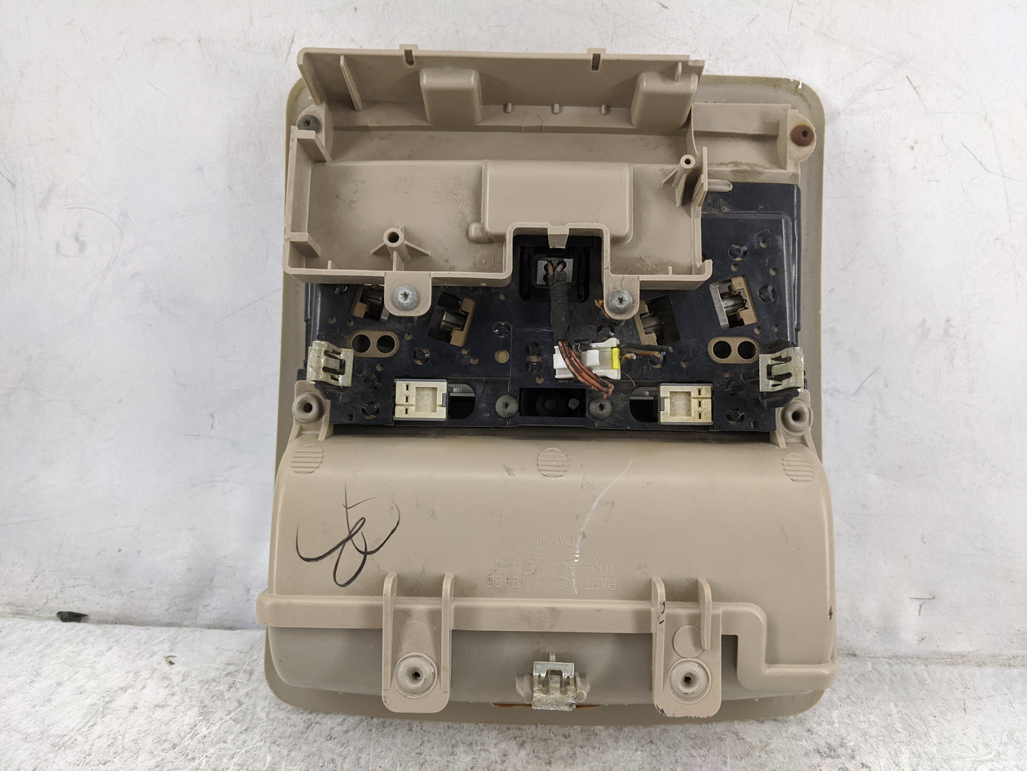 2006 Chrysler 300 Overhead Roof Console Tan - Oemusedautoparts1.com