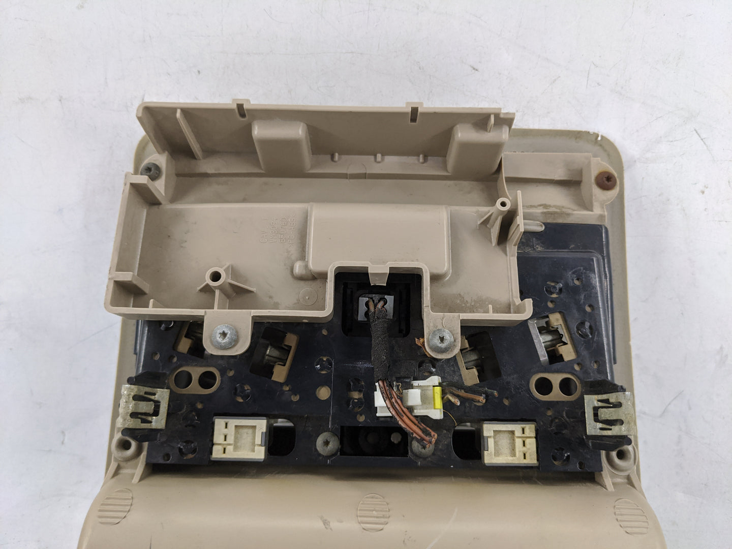 2006 Chrysler 300 Overhead Roof Console Tan - Oemusedautoparts1.com