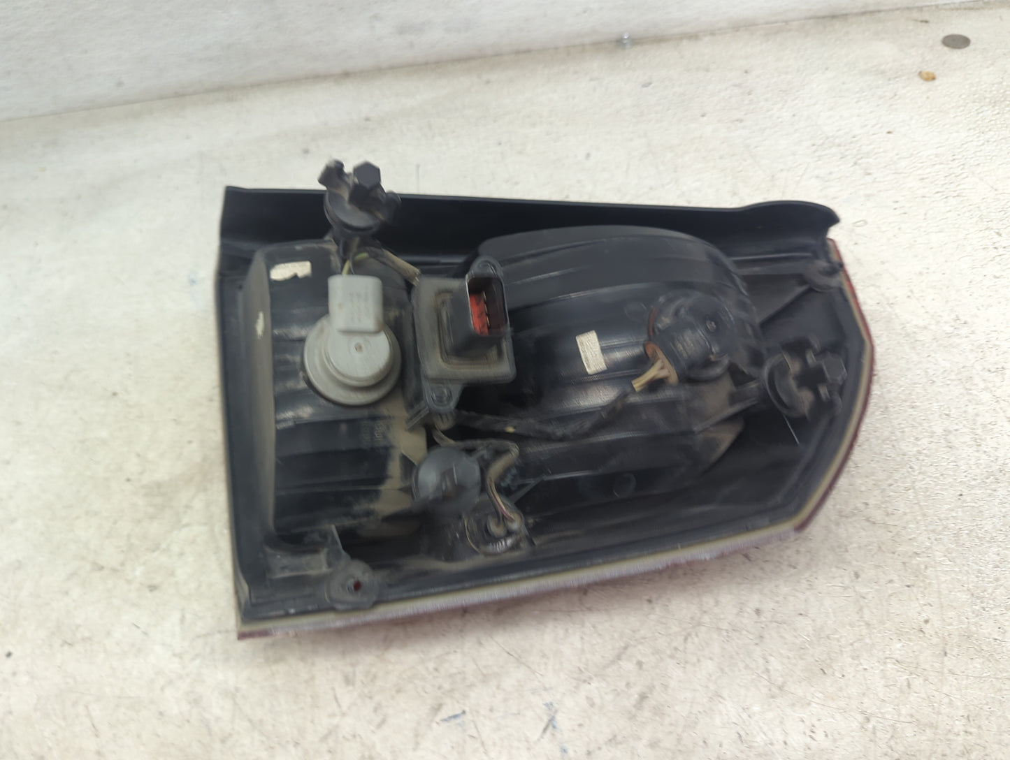 2005-2007 Chrysler 300 Tail Light Assembly Driver Left OEM Fits Fits 2005 2006 2007 OEM Used Auto Parts - Oemusedautoparts1.