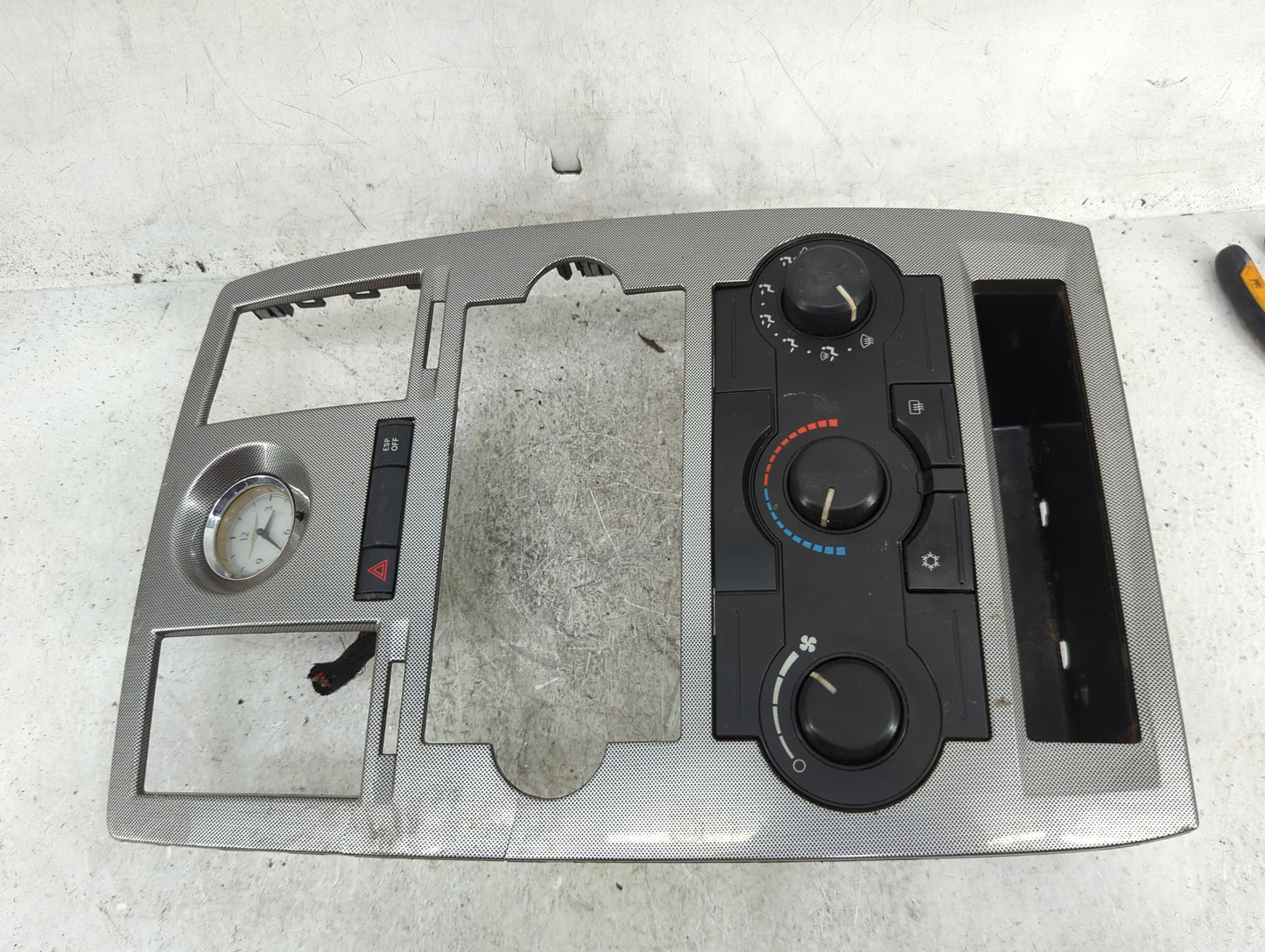 2005-2007 Chrysler 300 Climate Control Module Temperature AC/Heater Replacement P/N:P55111870AJ Fits Fits 2005 2006 2007 OEM