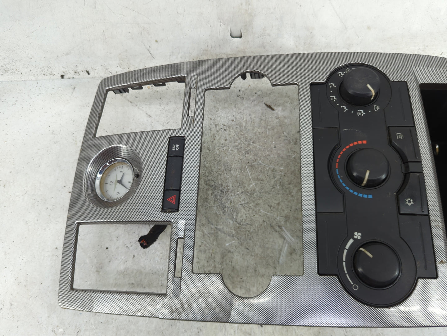 2005-2007 Chrysler 300 Climate Control Module Temperature AC/Heater Replacement P/N:P55111870AJ Fits Fits 2005 2006 2007 OEM