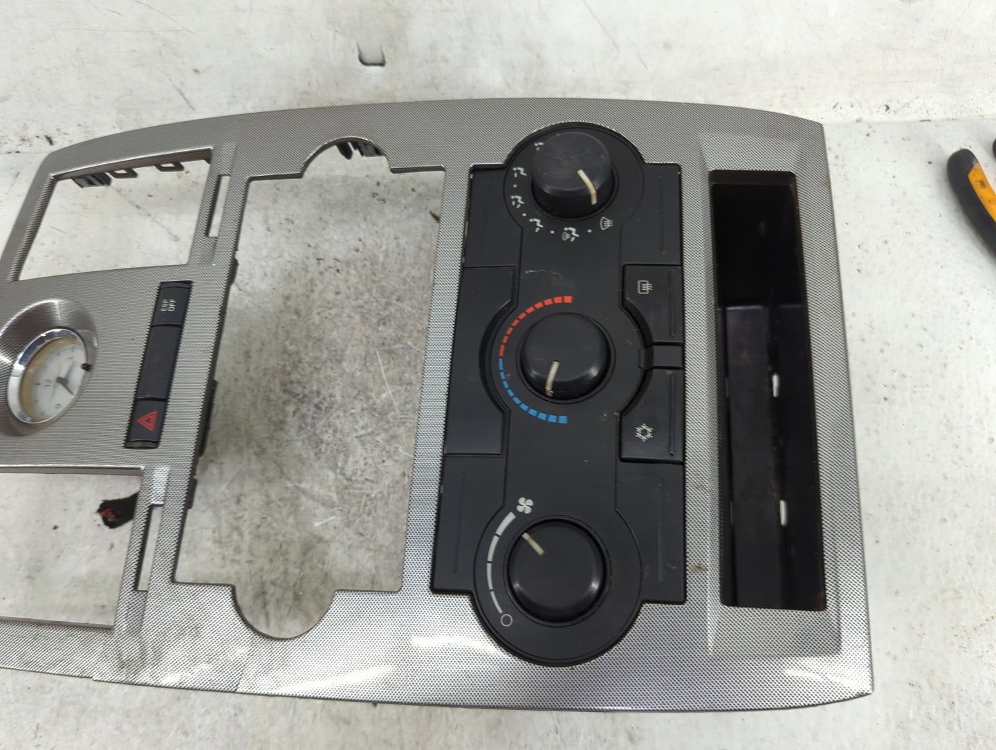 2005-2007 Chrysler 300 Climate Control Module Temperature AC/Heater Replacement P/N:P55111870AJ Fits Fits 2005 2006 2007 OEM