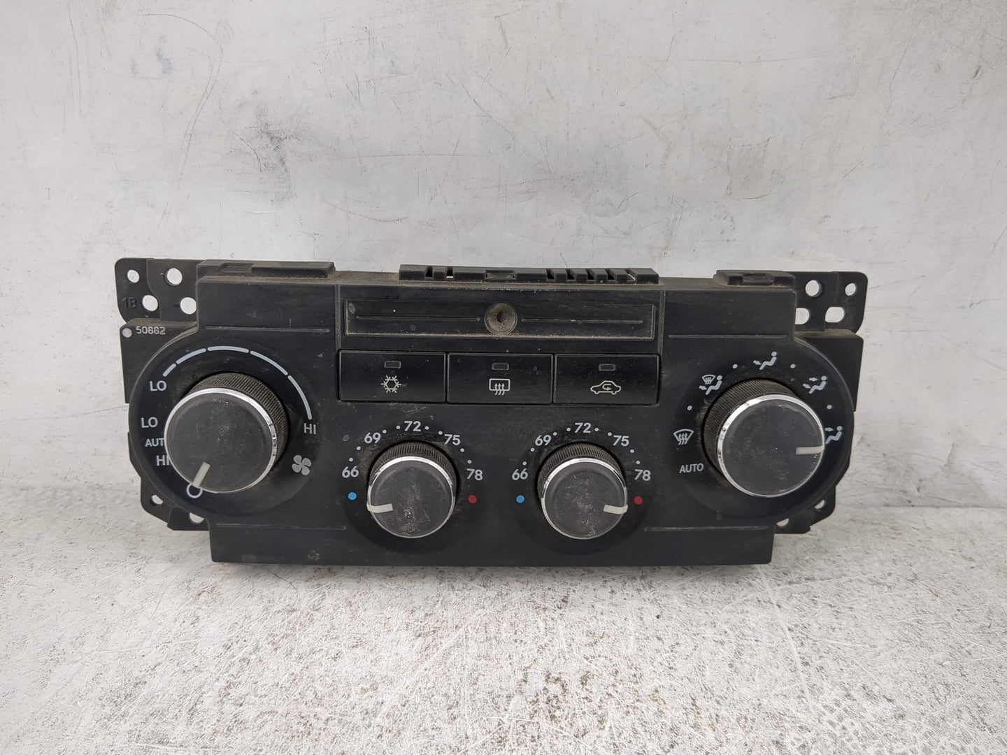 2005-2007 Chrysler 300 Climate Control Module Temperature AC/Heater Replacement P/N:P55111030AB Fits Fits 2005 2006 2007 OEM