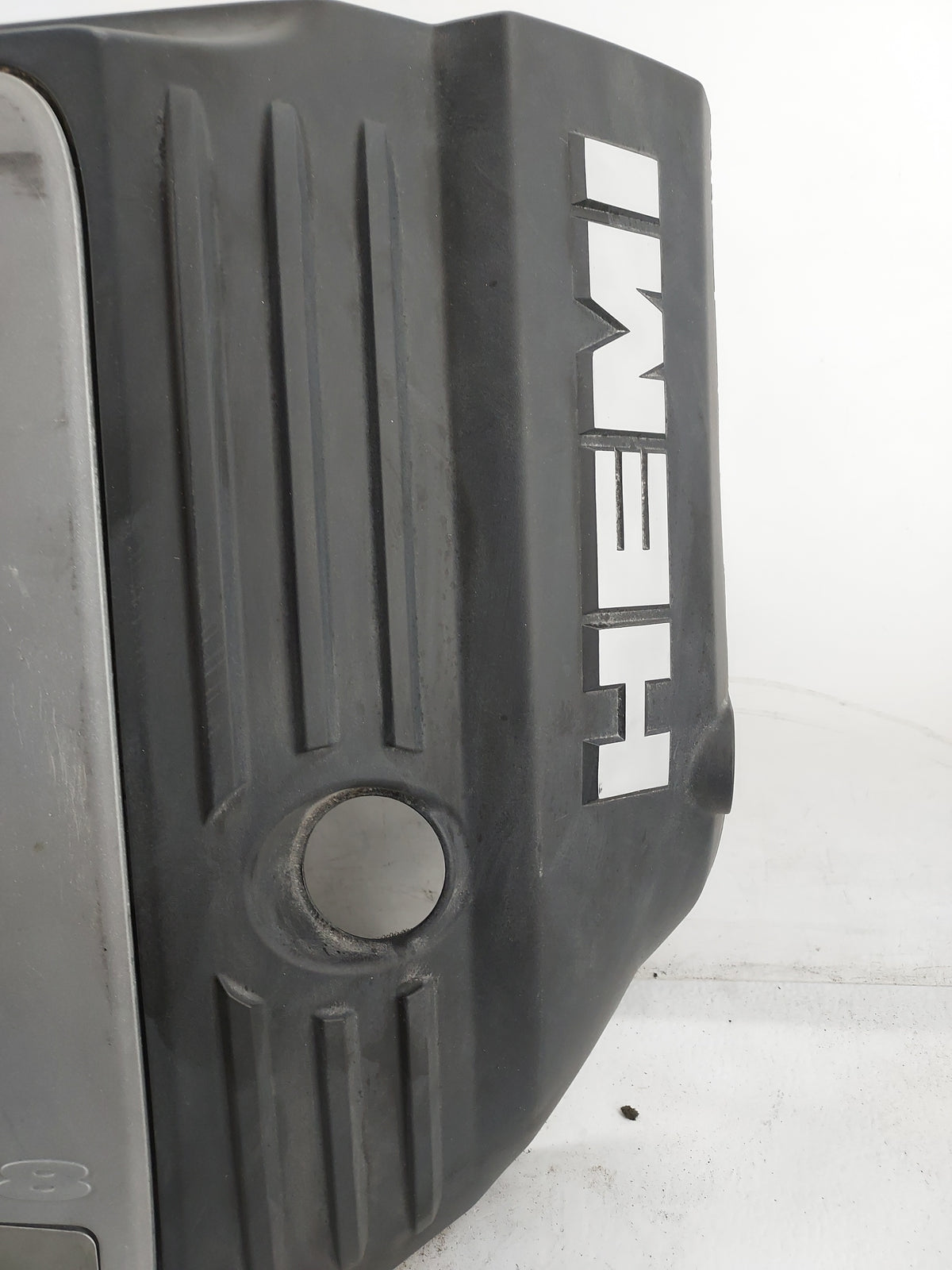 2006 Chrysler 300 Engine Cover Black - Oemusedautoparts1.com