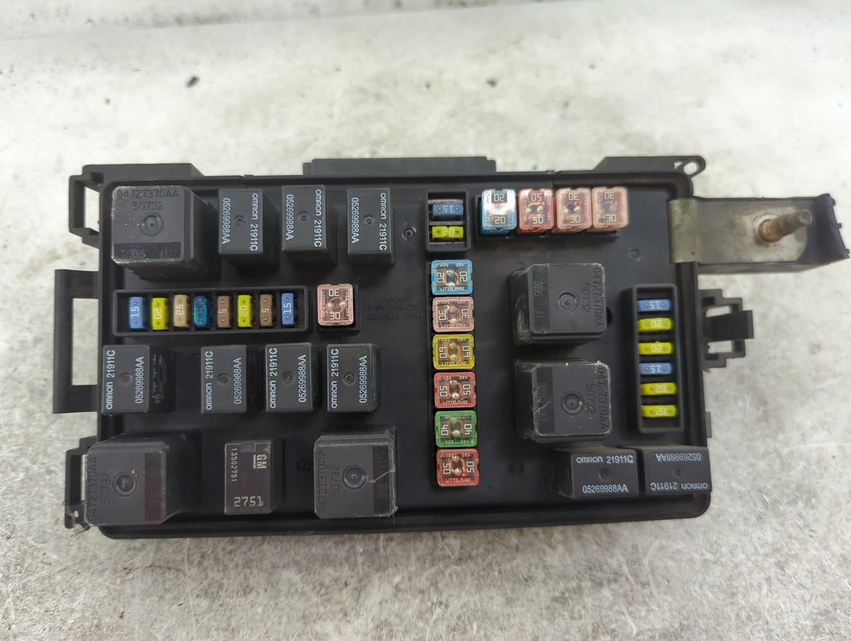 2006 Chrysler 300 Fusebox Fuse Box Relay Module Tipm P04692031aj - Oemusedautoparts1.com