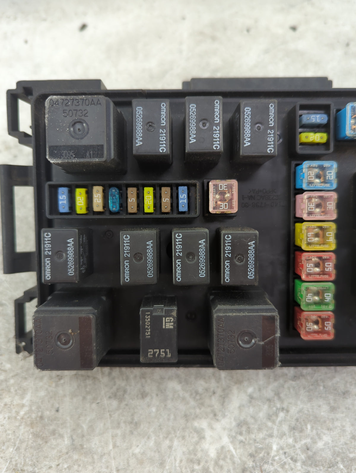 2006 Chrysler 300 Fusebox Fuse Box Relay Module Tipm P04692031aj - Oemusedautoparts1.com