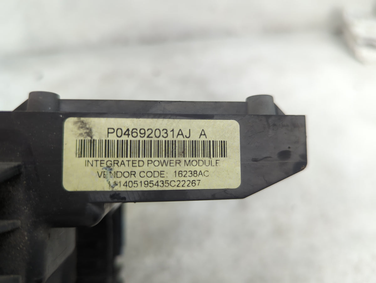 2006 Chrysler 300 Fusebox Fuse Box Relay Module Tipm P04692031aj - Oemusedautoparts1.com
