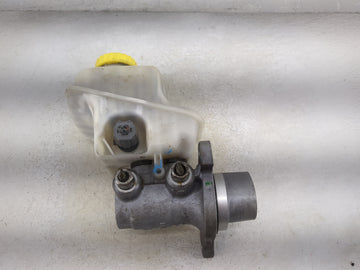 2008-2008 Chrysler 300 Brake Master Cylinder 1512582 - Oemusedautoparts1.com