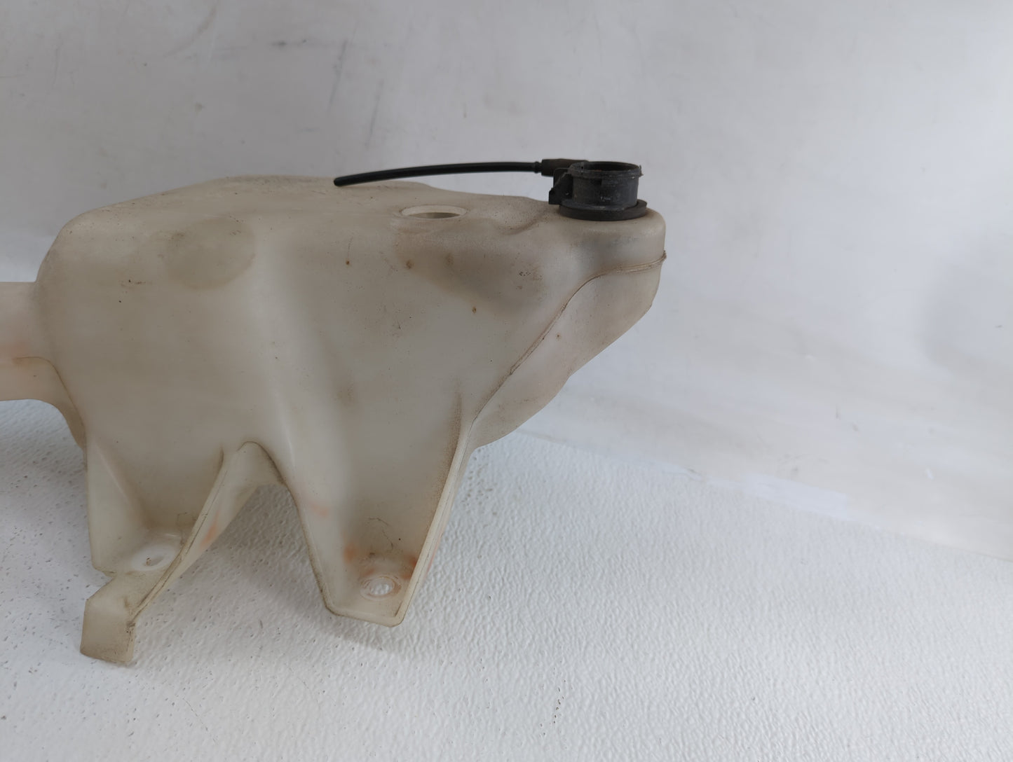 2006-2010 Chrysler 300 Windshield Washer Fluid Reservoir Bottle Oem - Oemusedautoparts1.com