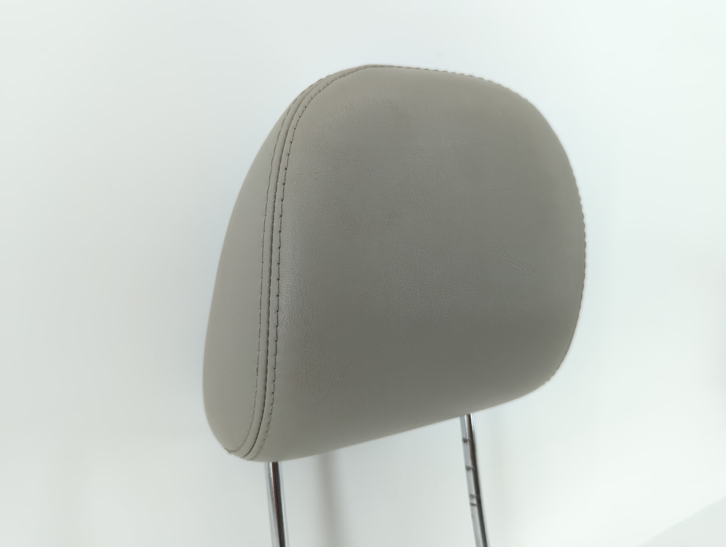 2005-2007 Chrysler 300 Headrest Head Rest Rear Seat Fits Fits 2005 2006 2007 OEM Used Auto Parts - Oemusedautoparts1.com