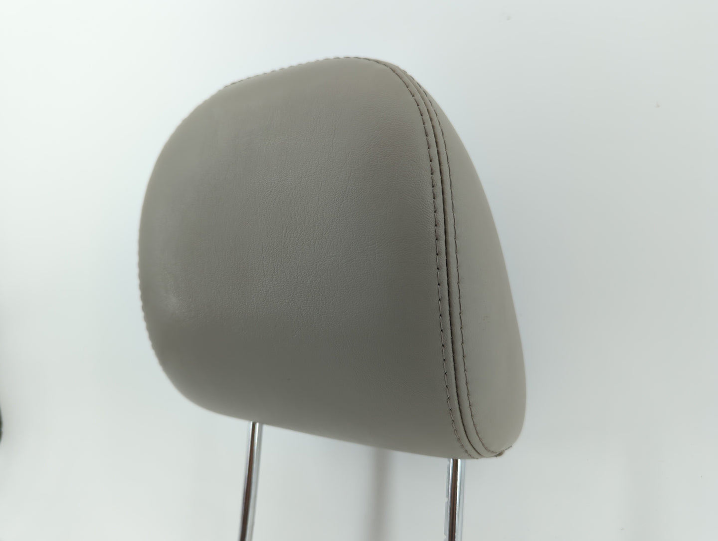 2005-2007 Chrysler 300 Headrest Head Rest Rear Seat Fits Fits 2005 2006 2007 OEM Used Auto Parts - Oemusedautoparts1.com
