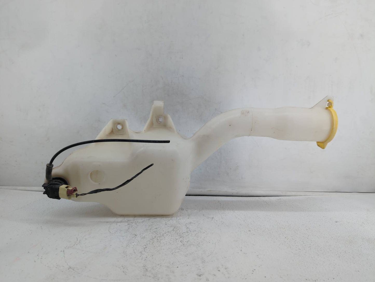 2006-2010 Chrysler 300 Windshield Washer Fluid Reservoir Bottle Oem - Oemusedautoparts1.com