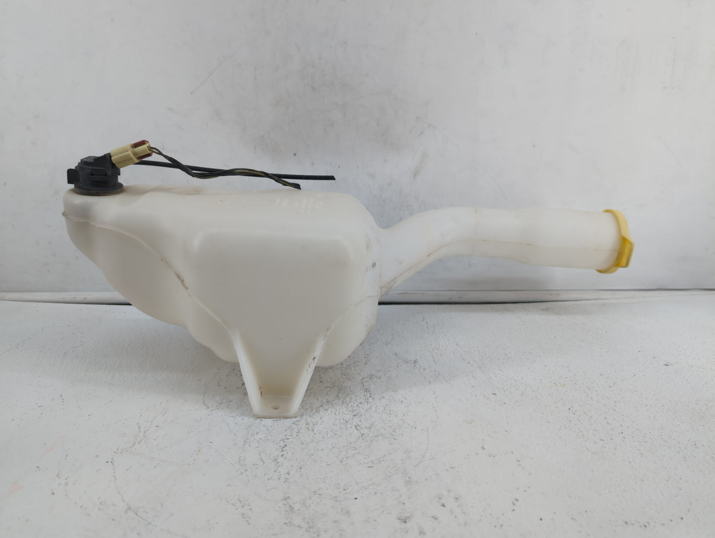 2006-2010 Chrysler 300 Windshield Washer Fluid Reservoir Bottle Oem - Oemusedautoparts1.com